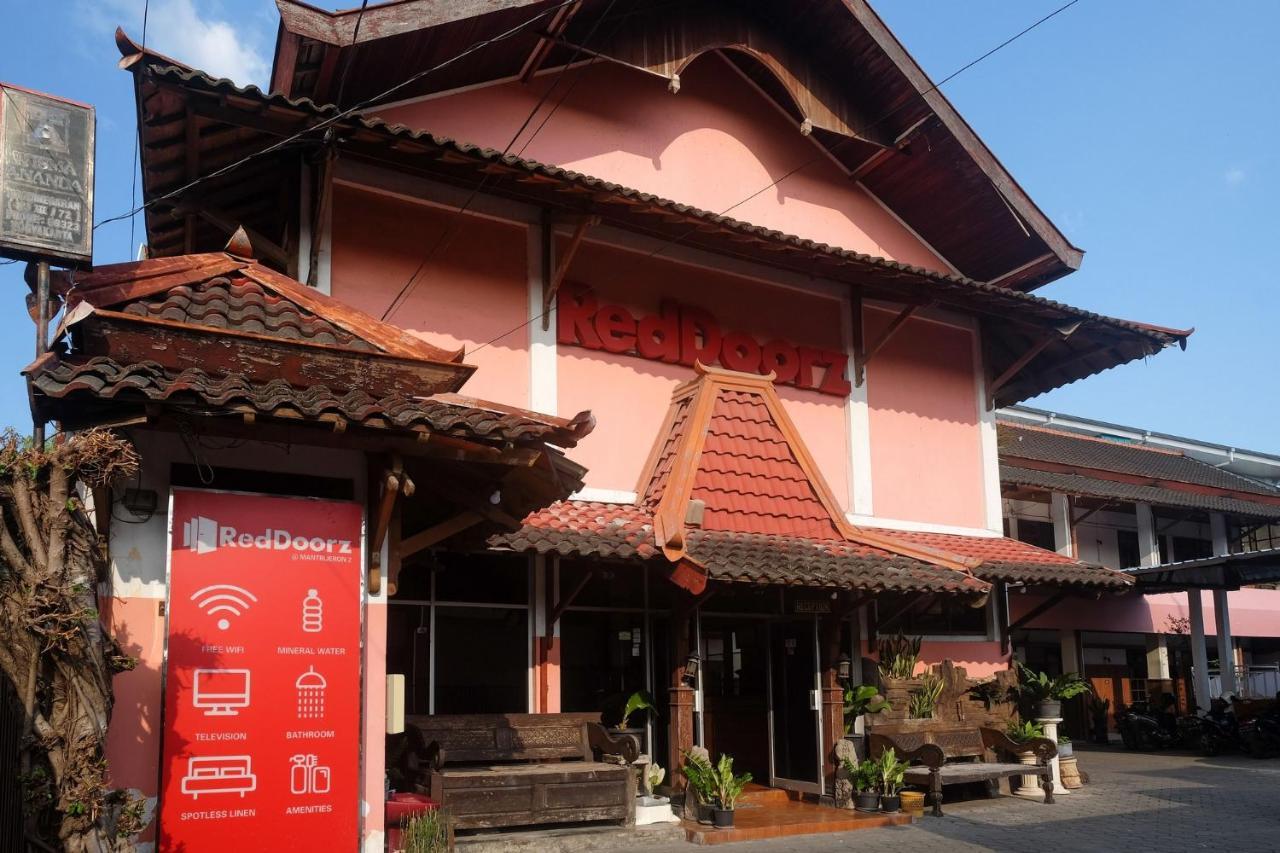 Hotel Reddoorz @ Mantrijeron 2 Yogyakarta Esterno foto