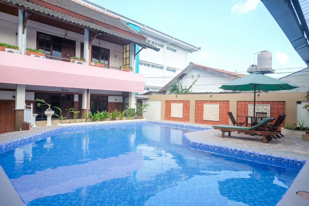 Hotel Reddoorz @ Mantrijeron 2 Yogyakarta Esterno foto
