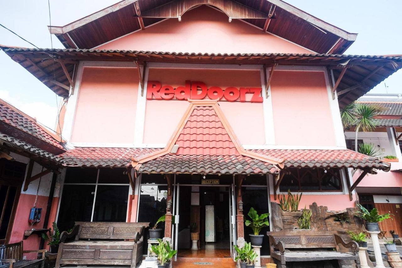 Hotel Reddoorz @ Mantrijeron 2 Yogyakarta Esterno foto